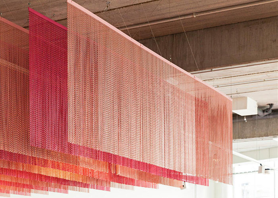 La cortina modificada para requisitos particulares de la pantalla de la alambrada de 1.9m m anodizó el aluminio de la decoración de los colores múltiples