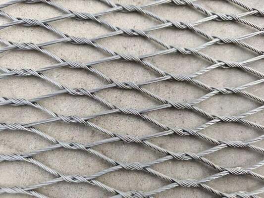 Apertura 30 mm X 30 mm Rollo de red de alambre de aviario Largura 30 m malla de alambre diseñada especialmente para la protección de aviarios y aves